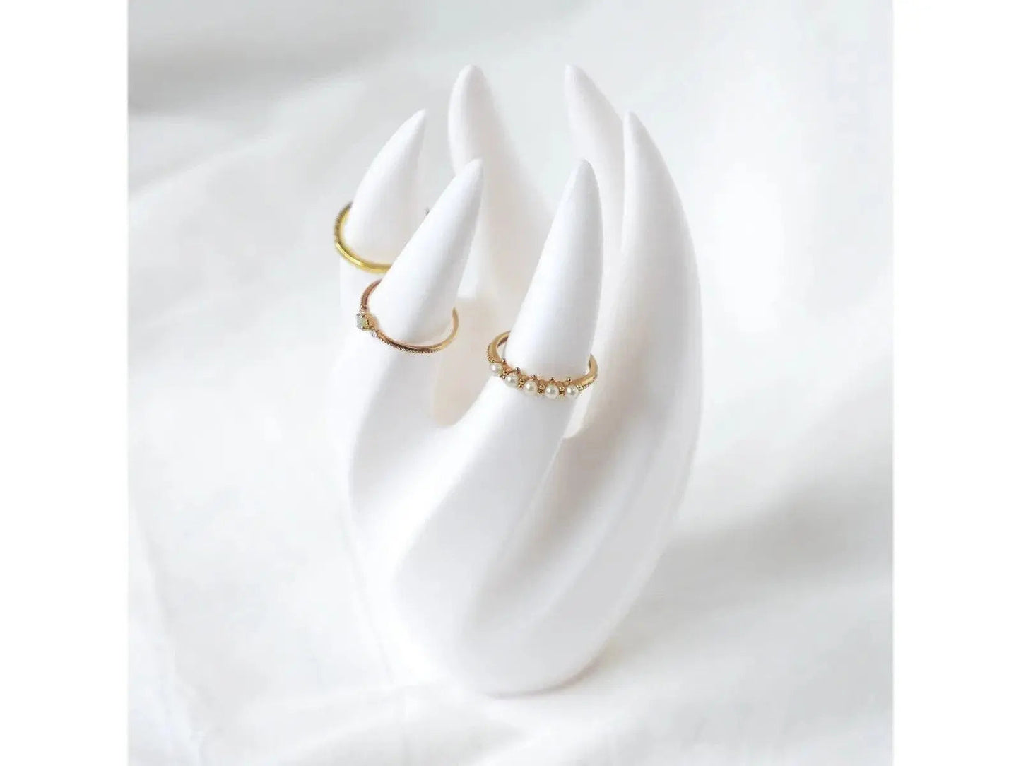 Ring Halter in weiß mit Ringen