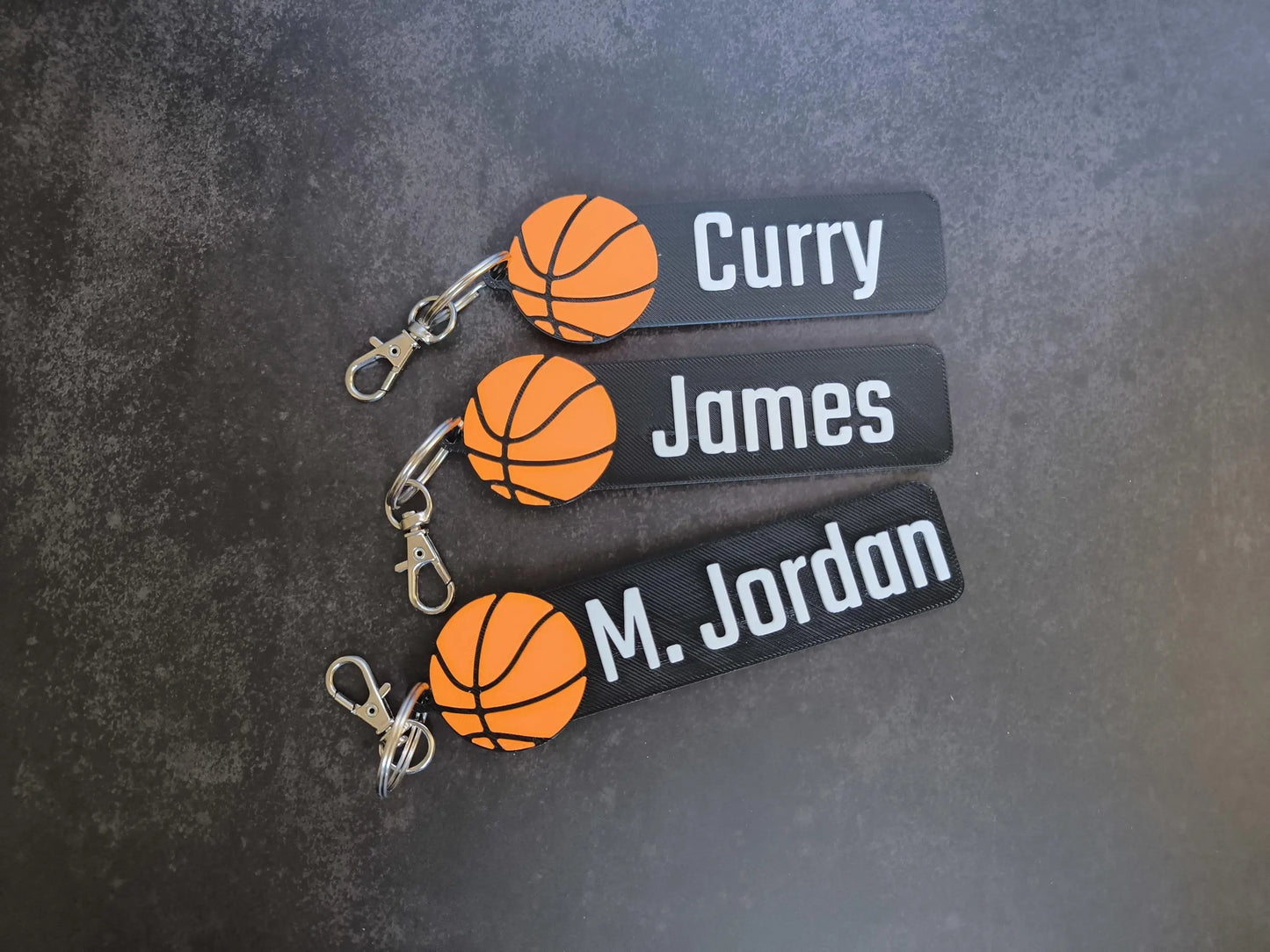 Personalisierter Basketball Taschenanhänger – Schlüsselanhänger mit Name – Perfektes Geschenk für Basketballfans & Sporttaschen Zubehör