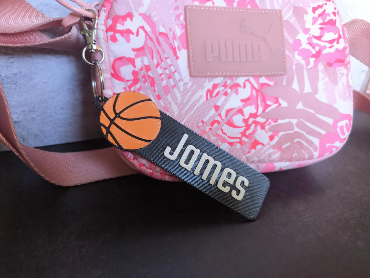Personalisierter Basketball Taschenanhänger – Schlüsselanhänger mit Name – Perfektes Geschenk für Basketballfans & Sporttaschen Zubehör