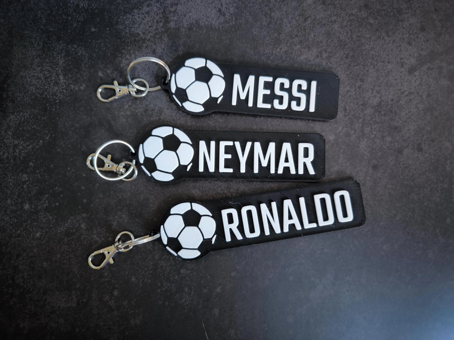 Personalisierter Fußball Taschenanhänger – Schlüsselanhänger mit Name – Perfektes Geschenk für Fußballfans & Sporttaschen Zubehör