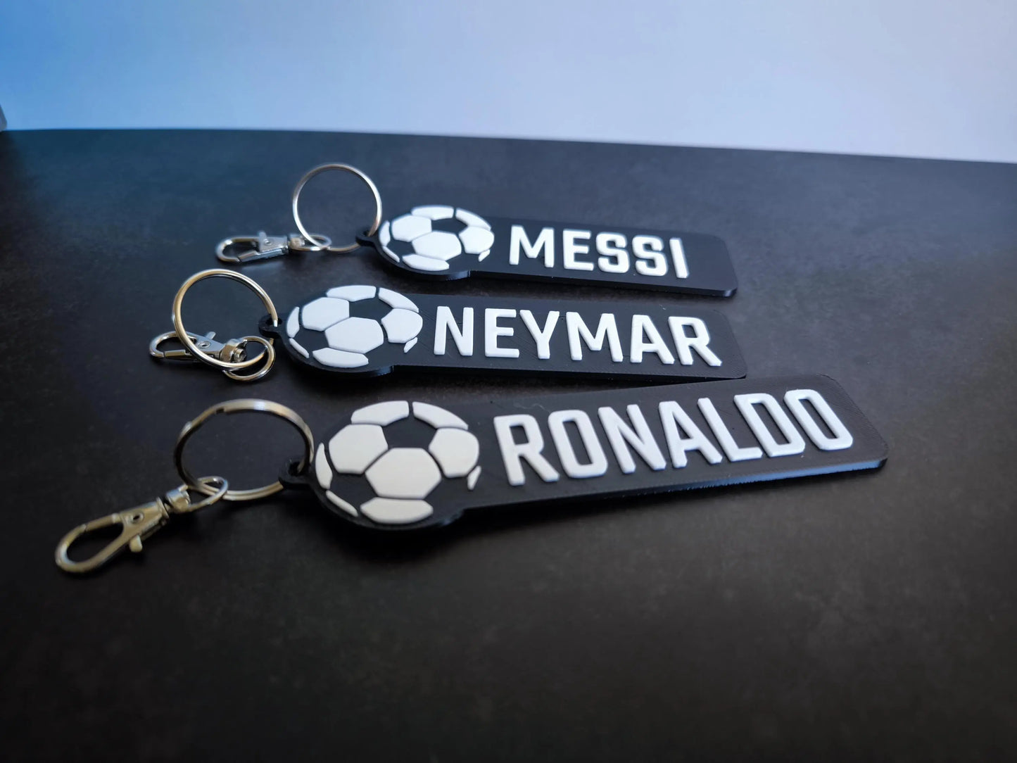 Personalisierter Fußball Taschenanhänger – Schlüsselanhänger mit Name – Perfektes Geschenk für Fußballfans & Sporttaschen Zubehör