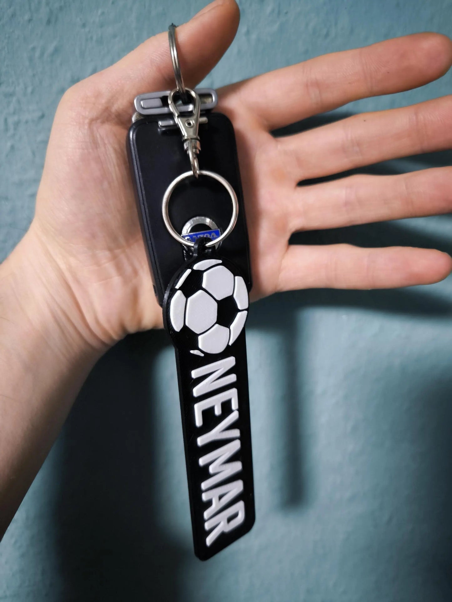 Personalisierter Fußball Taschenanhänger – Schlüsselanhänger mit Name – Perfektes Geschenk für Fußballfans & Sporttaschen Zubehör
