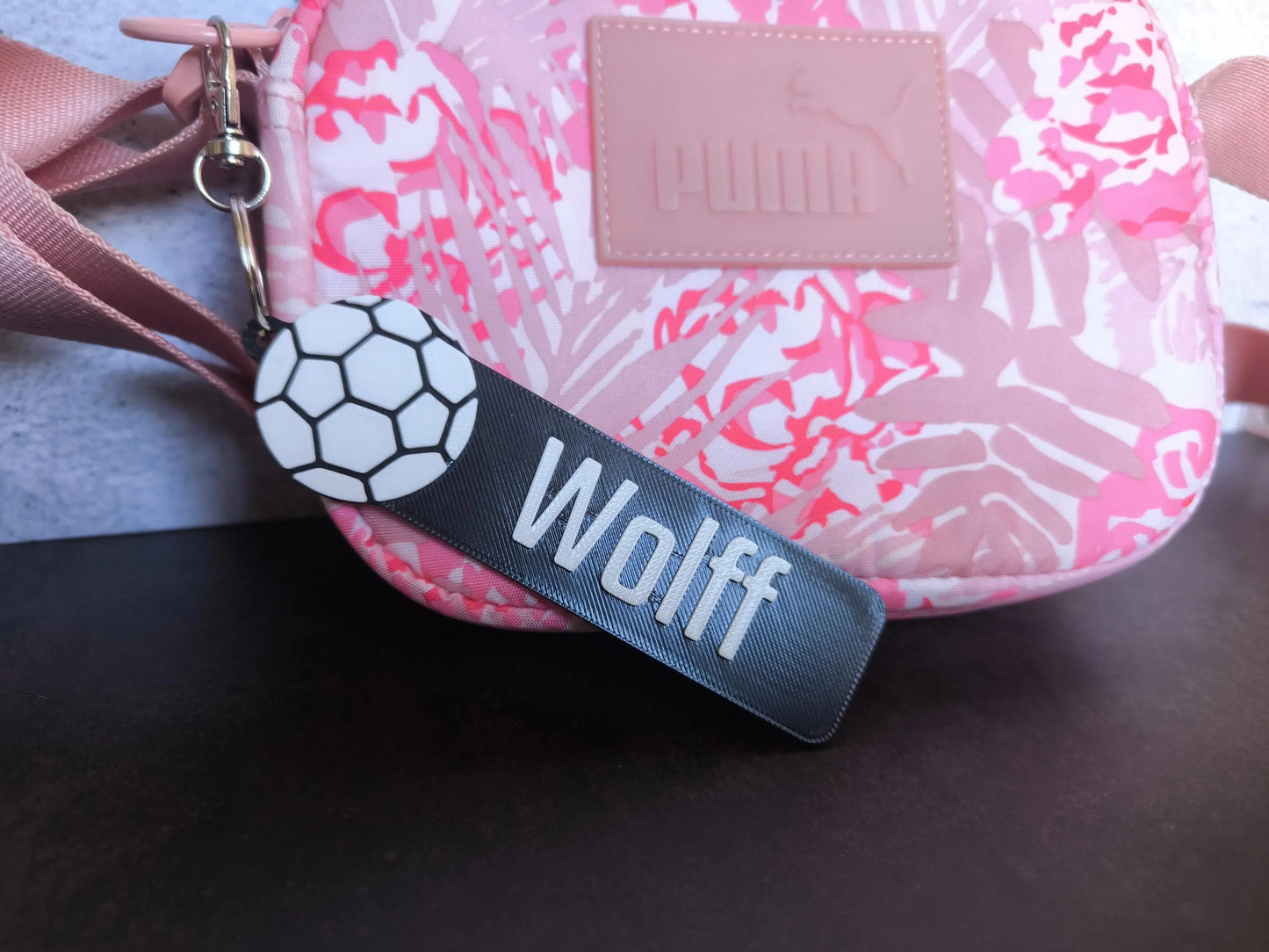 Personalisierter Handball Taschenanhänger – Schlüsselanhänger mit Name – Perfektes Geschenk für Handballfans & Sporttaschen Zubehör