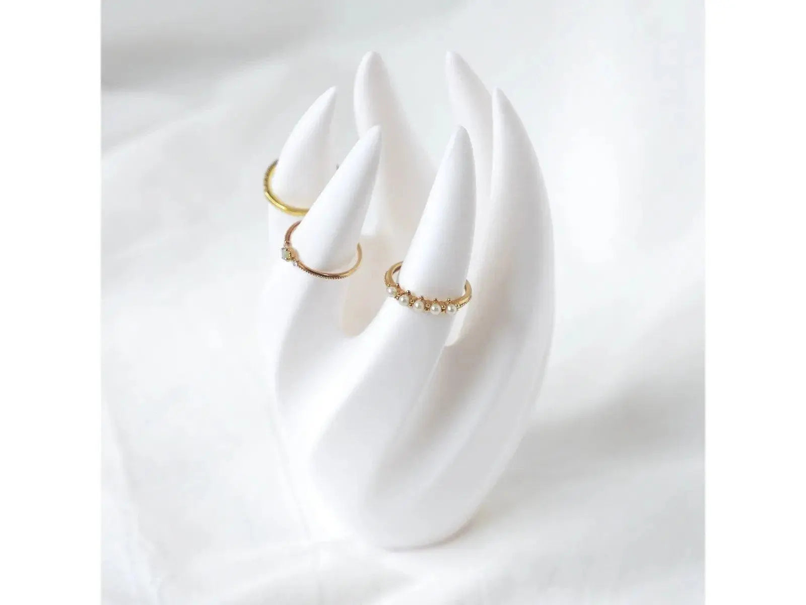 Ring Halter in weiß mit Ringen
