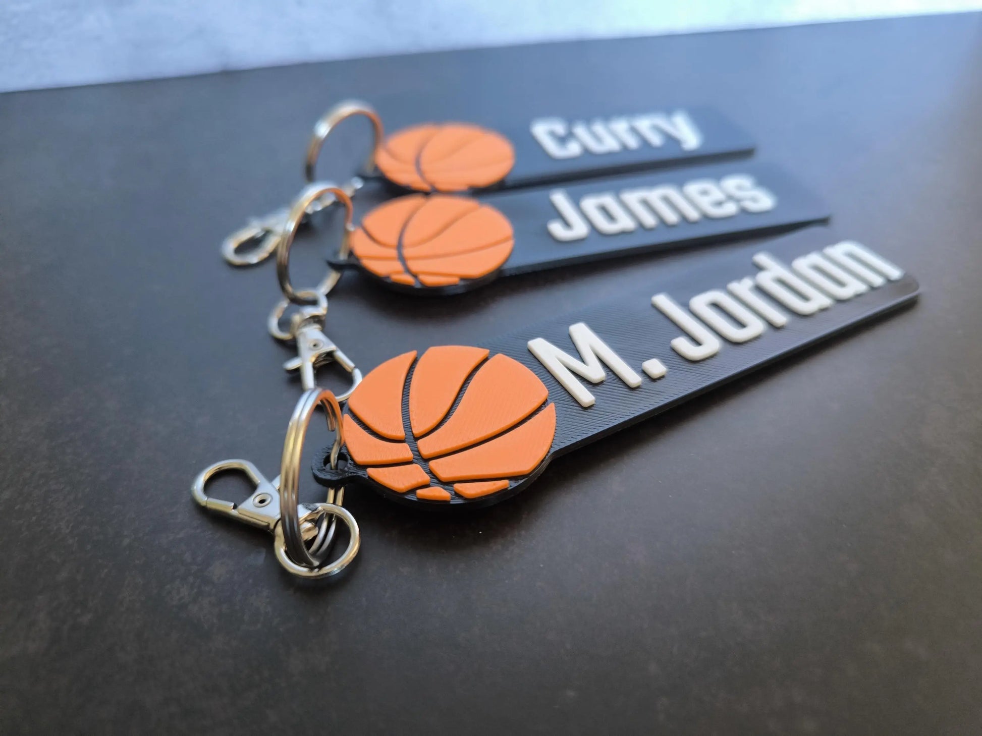 Personalisierter Basketball Taschenanhänger – Schlüsselanhänger mit Name – Perfektes Geschenk für Basketballfans & Sporttaschen Zubehör
