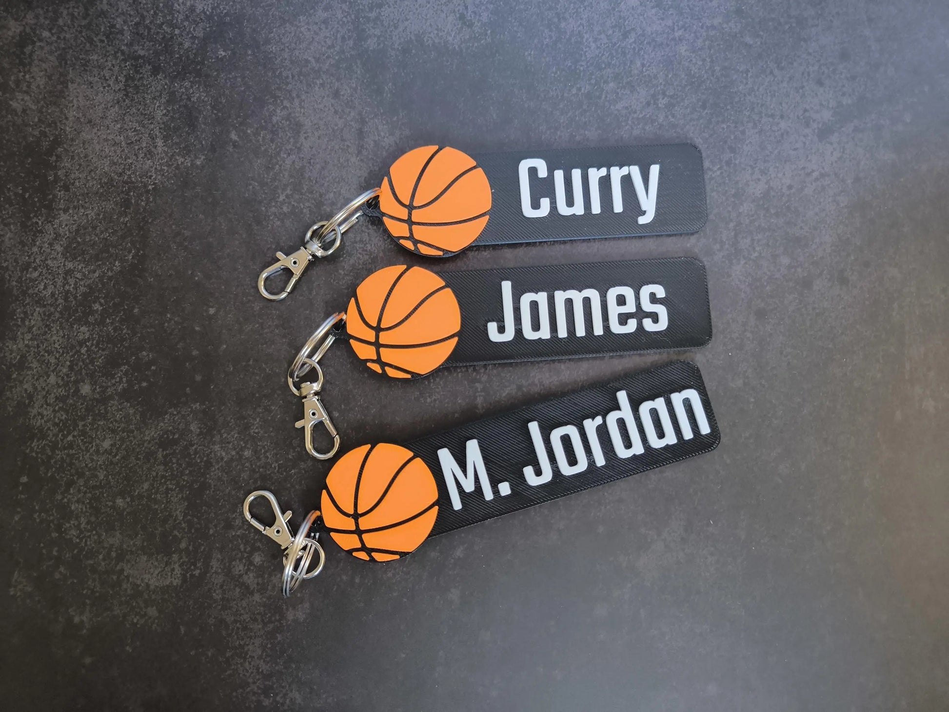 Personalisierter Basketball Taschenanhänger – Schlüsselanhänger mit Name – Perfektes Geschenk für Basketballfans & Sporttaschen Zubehör