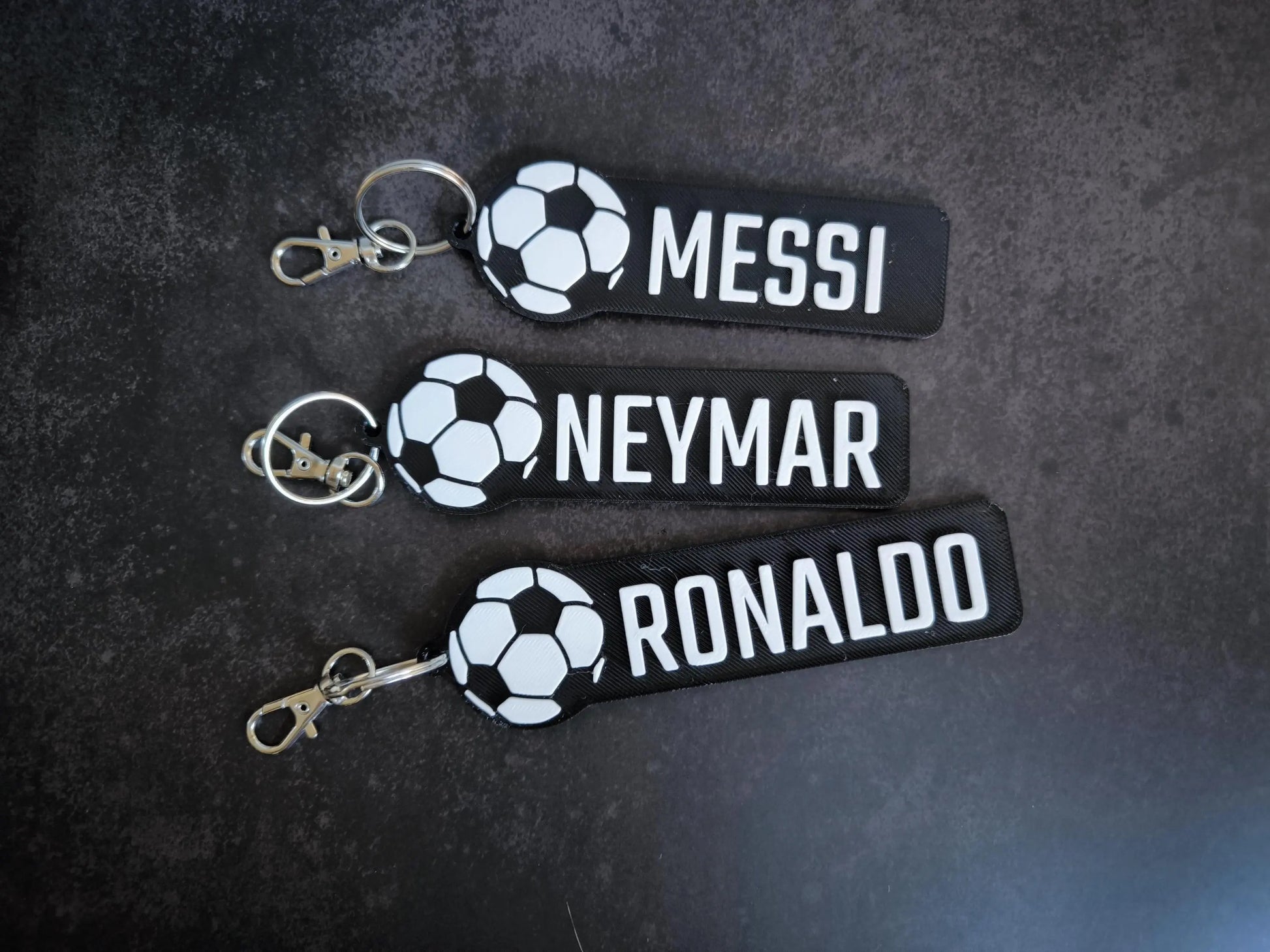 Personalisierter Fußball Taschenanhänger – Schlüsselanhänger mit Name – Perfektes Geschenk für Fußballfans & Sporttaschen Zubehör